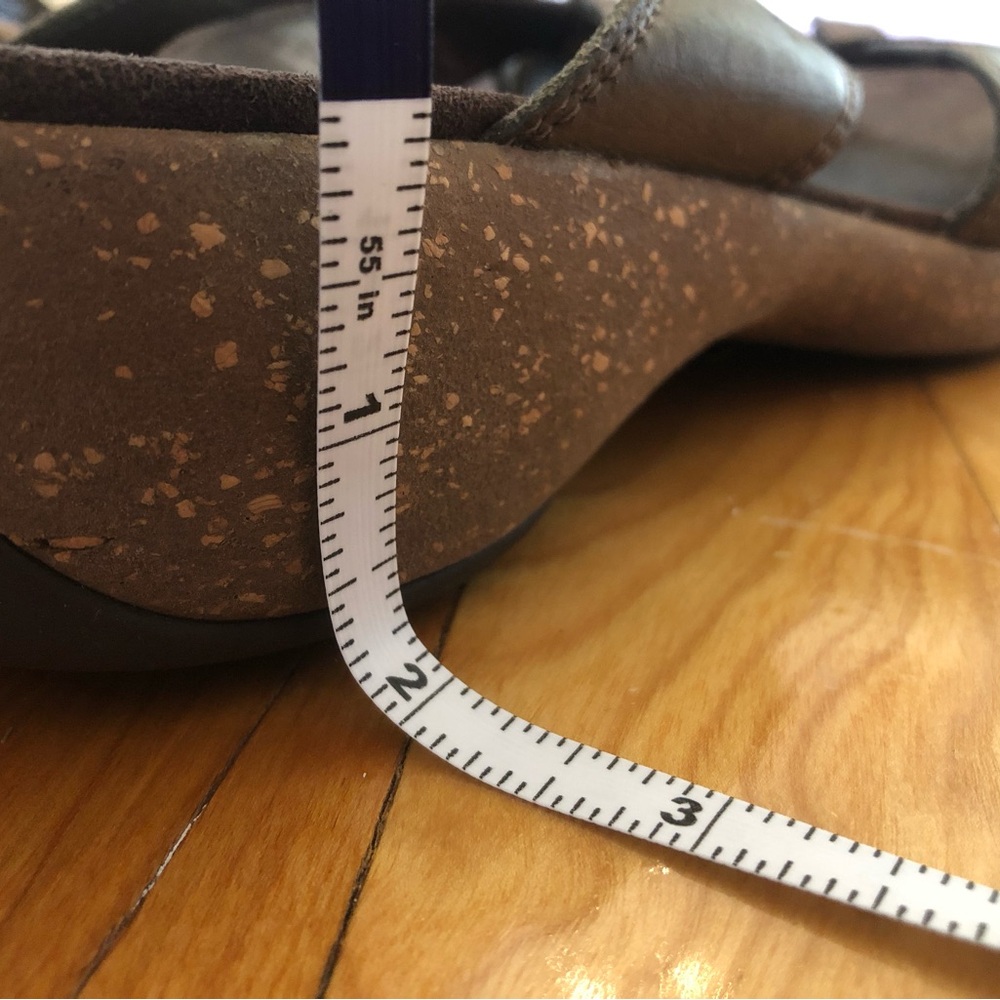 THREE SHOES—US Women’s size 10 sandals - Picture 11 of 11